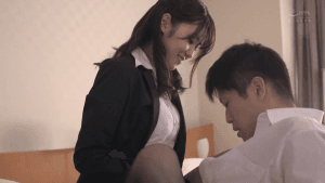 [JUY-894] Chuyến đi công tác cô trưởng phòng khiêu dâm gạ chịch cậu nhân viên trẻ