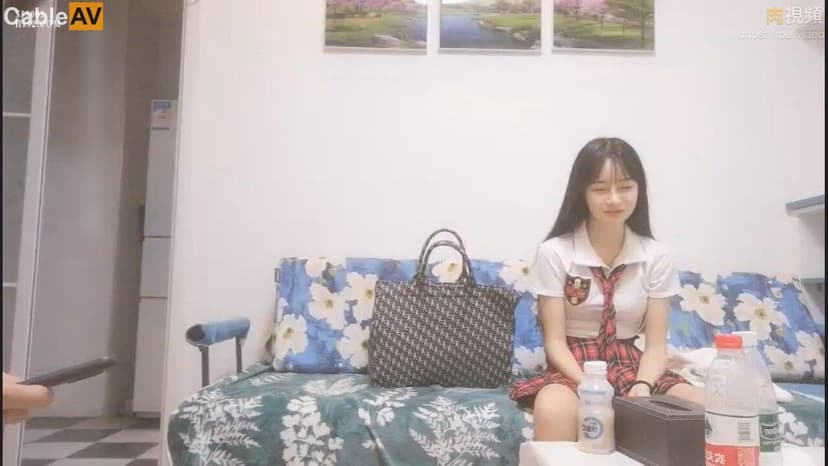 Cô gái trẻ hồng hào dịu dàng trong bộ đồ gợi cảm nhất đến khách sạn có hẹn, đôi chân dài đầy đặn quyến rũ không chịu nổi, bị xoa, phê, đeo bao cao su, đụ thật mạnh và đụ thật mạnh để làm cô ấy buồn ngủ.