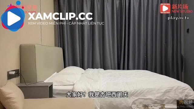 Tôi đã hẹn gặp một cô gái trẻ có làn da trắng ngần mà tôi nghĩ đến hồi còn học cấp hai có lẽ trông giống như thế này.