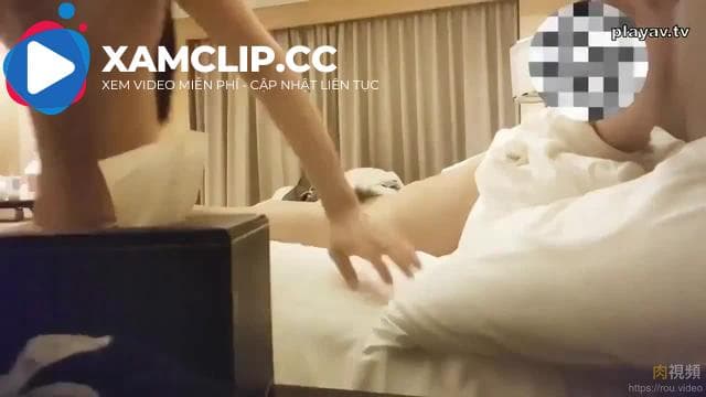 [Tang Xin Tan Hua] Hẹn gặp người mẫu xe sexy nhất và chủ động ăn thịt gà. Cô ấy mang tất đen và bị xâm nhập từ phía sau, la hét không ngừng.