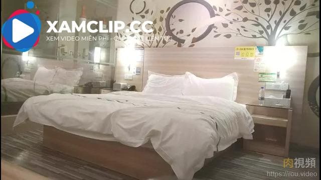 2000 Cuộc hẹn trực tuyến với một cô gái trẻ đến nhà bạn. Cô ấy có làn da trắng và xinh đẹp. Cô ấy có khoảng cách tiêu cực với việc tán tỉnh và tình dục. Một kiệt tác về kích thích thuốc lá và thủ dâm.