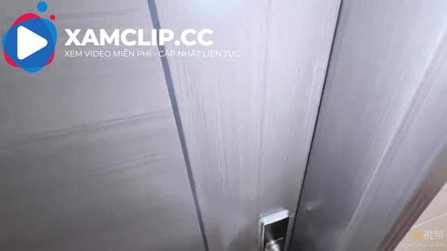 Em gái tôi đã nghỉ học và ngủ quên khi chưa làm bài tập. Anh ta lẻn vào phòng và bắn cô ấy, Kohinnai (Lori Xiaonai).