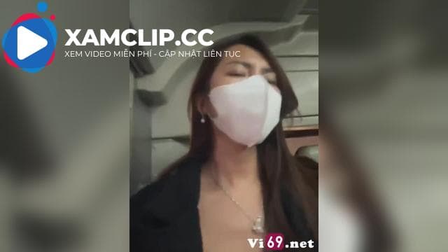 Theo chân em gái thích public cởi áo thủ dâm trên xe buýt Hà Nội