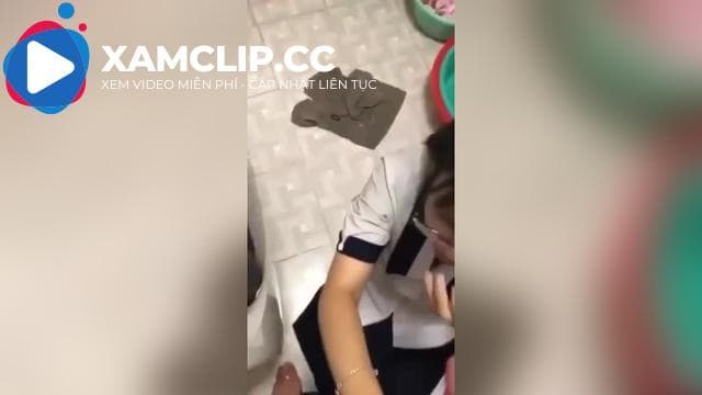 Cậu mợ vắng nhà có tí mà mày rủ em nó chơi trò mất dạy vậy à cháu?