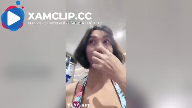 Lén lút vào wc nam trong TTTM cầm chim thủ dâm cho anh trai tây
