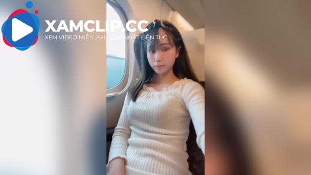 Siêu phẩm thiên thần vụng trộm trên tàu điện hot nhất hôm nay #1