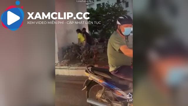 Loạn rồi anh em ạ, đá lưỡi ngay dưới gầm cầu đường sắt