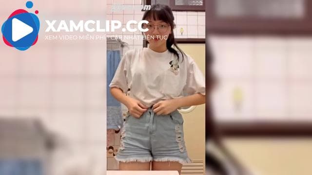 Kính cận đi tắm thôi mà khiến nhiều ae chào cờ liên tục