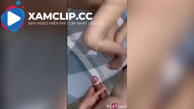 Thanh niên đi check hàng lén lút cởi bao cao su bị em hàng mắng
