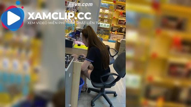 Quay lén nhân viên TGDD cực xinh chân dài
