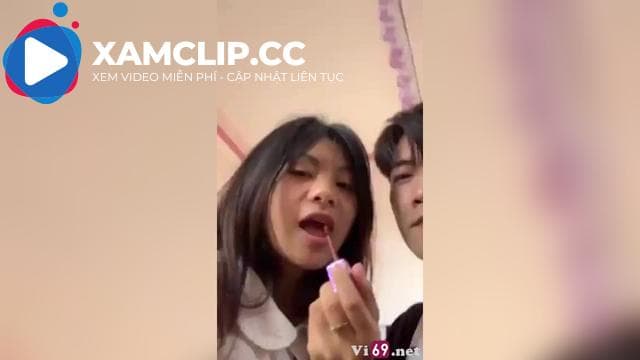 Múi mít nữ sinh vừa tô son vừa cưỡi ngựa bướm khít làm thanh niên không chịu được 1 phút