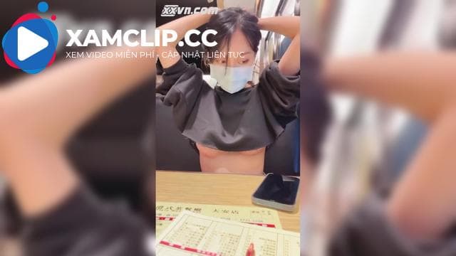 Em gái Việt live show public tại quán ăn Nhật Bản
