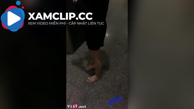 Hẹn em sinh viên năm nhất trắng trẻo dễ thương đi xem phim và bãi đáp là nhà nghỉ