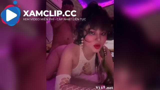 Cô đồng Trang Xinh ban ngày hầu đồng tối thác loạn với các anh