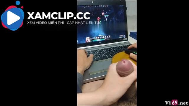 Sống thử cùng em sinh viên đang chơi Dota em cũng lao vào mút như mút kem