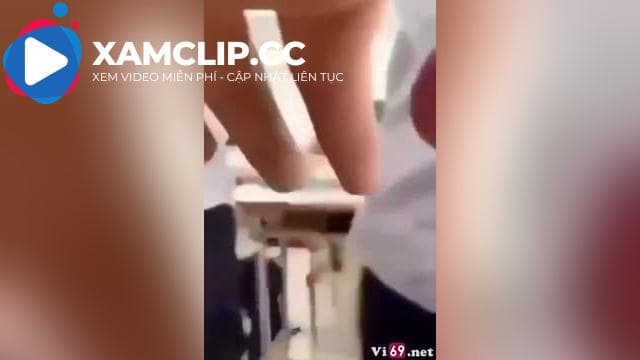 Clip vụ cô giáo 2k1 Mai Quỳnh Trang và nam sinh thân mật trong lớp học