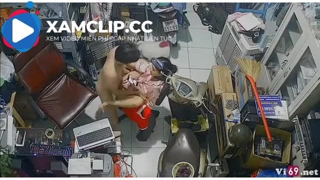 Hack camera vợ chồng Đồng Tháp hồn nhiên làm tình trong cửa hàng điện tử