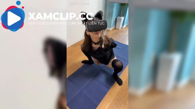 Em vừa địt vừa bấm đt P2