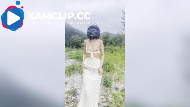Jinmisu show hàng ngoài đường