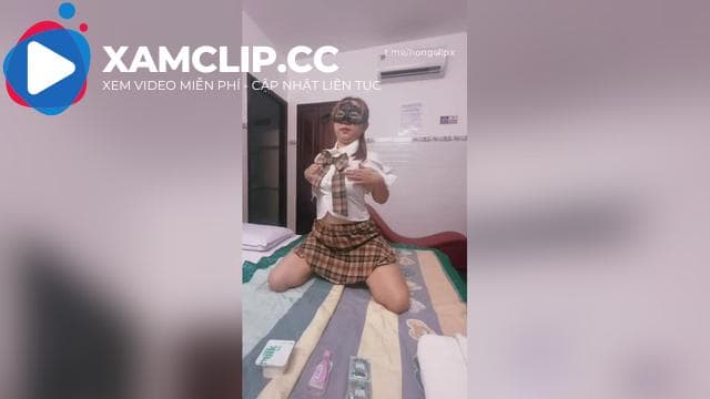 Doggy em gái  tiểu thư mái tóc đuôi gà ,váy caro