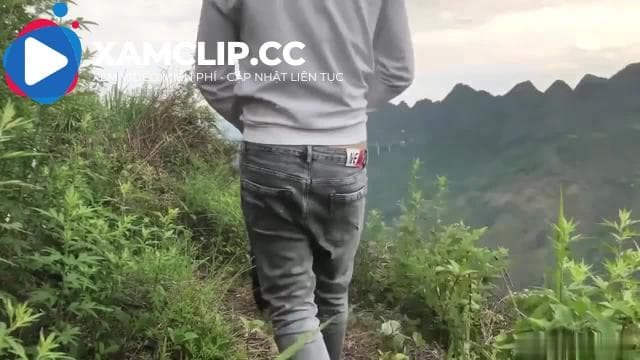 Cặp đôi hứng tình chịch nhau ngay trên núi