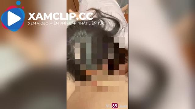 Bé nữ sinh áo dài em vẫn còn đi học nên anh đừng quay phim em