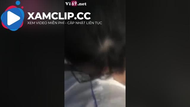 Em nữ sinh lén lút bú cu cho bạn thân ở cầu thang trường học