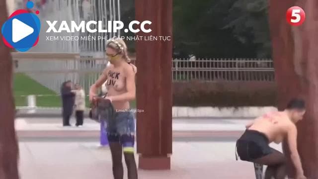 2 thiếu nữ khoả thân biểu tình fuck rusia ,đờ mờ putin
