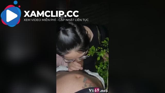 Anh bảo đưa đi đón giao thừa mà kéo ngay em vào bụi cây ven đường bắt bú cu