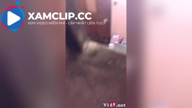 Quay lén cặp đôi hàng xóm rủ nhau tắm chung làm tình trong phòng tắm