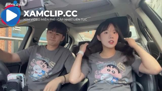 Couple cute mút vú trong ôtô