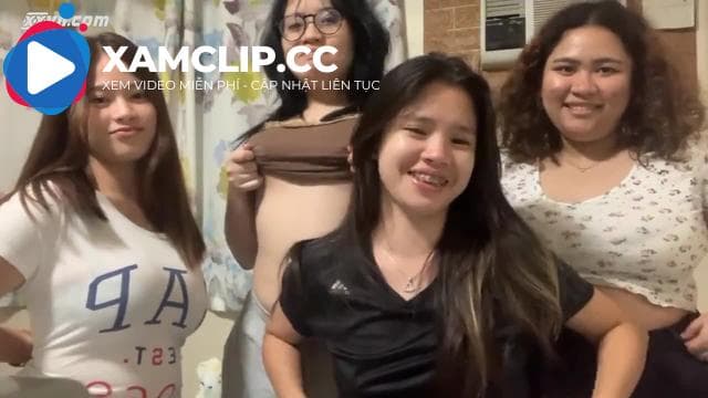 Cùng hội chị em kéo áo khoe vú