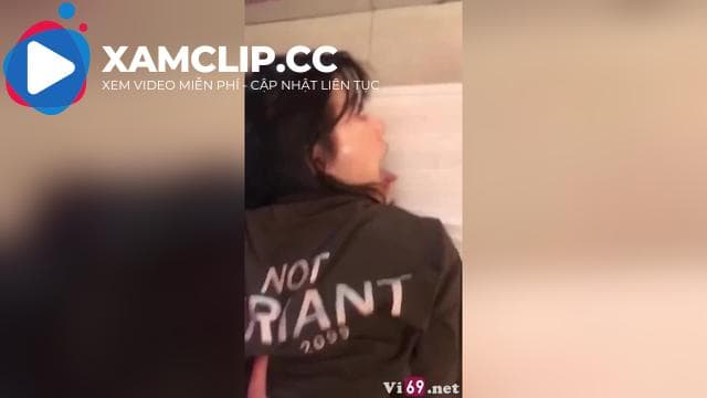 Em gái kính cận thần dâm mặt biểu cảm cực đĩ thõa