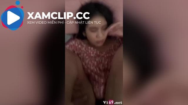 Đang ngủ kéo em dậy chịch còn bắt em nhận mình dâm nữa