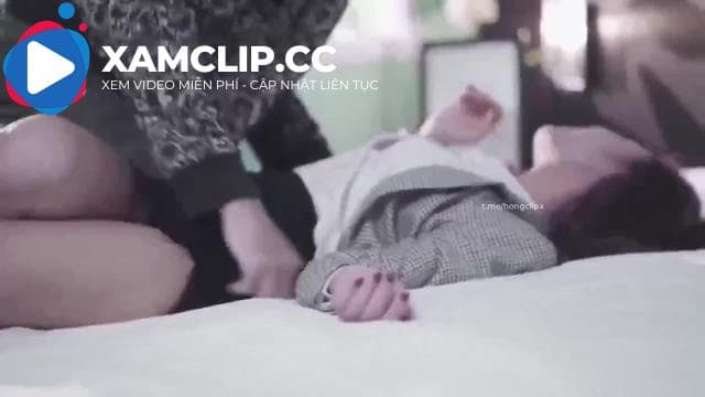 Cô gái Thái say rượu bị đồng nghiệp đưa vào khách sạn để hấp diêm