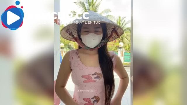Em gái quê móc bím tự sướng trong nông trại vui vẻ