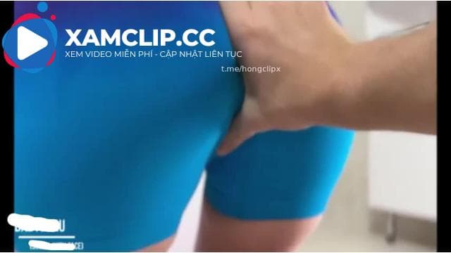 Bạn gái kẹt máy giặt được anh trai giúp đỡ nhiệt tình