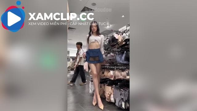 Em gái vú to, mông tròn khiêu dâm trong siêu thị và cái kết