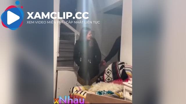 Em gái sướng cười toe toét vì đc em trai chạm vào điểm G