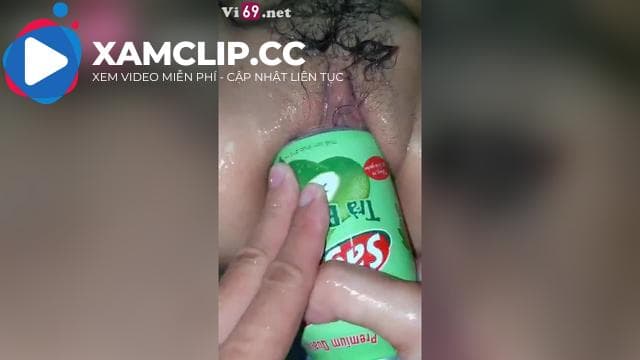 Bướm em non mà anh chơi cả lon nước ngọt thế này thì người yêu em sao lấp được khoảng trống