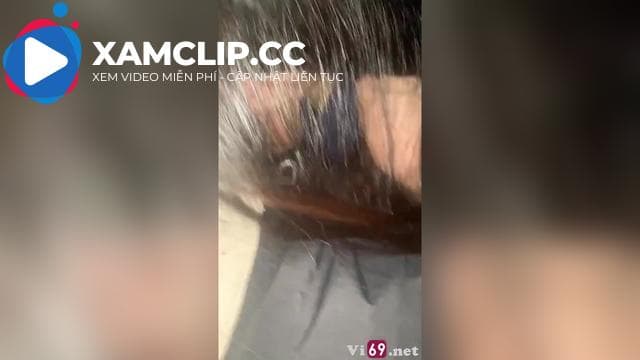 Qua phòng chơi mà em thèm quá quần áo còn chưa kịp cởi em đã lao vào mút