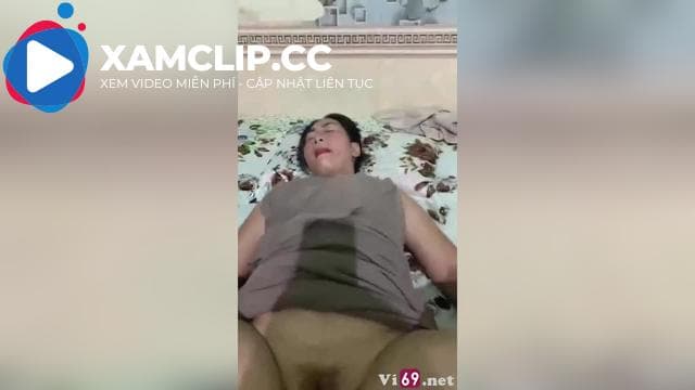 Cô đang chán chồng mà cháu cho cả bàn tay vào khám phá thế này còn gì hàng cô