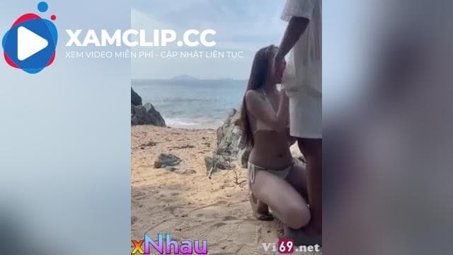 Chill trên bãi cát cùng em gái xinh