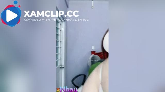 Em gái thích khoe lực xem cực phê