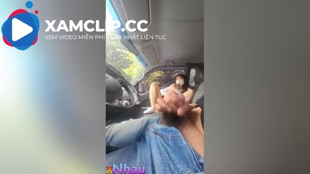 Thủ dâm cùng em ruột trên oto bắn nước với tinh ra đầy xe