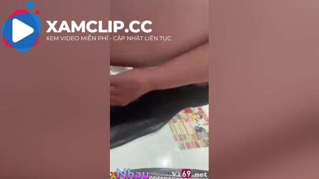 Em học sinh cấp 3 ngoan ngoãn hiền lành nhưng lên giường em dâm lạ
