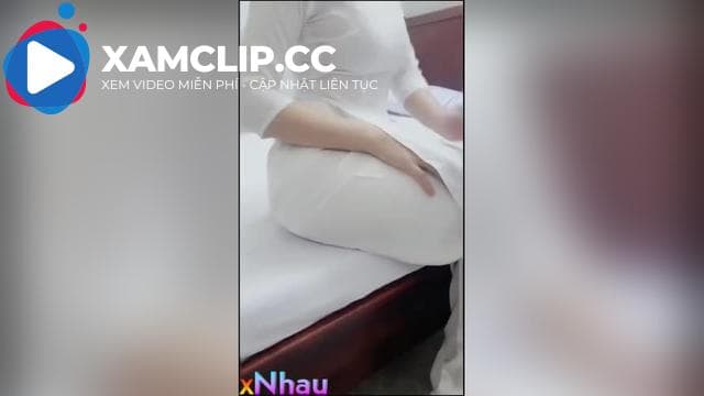 Em loli trong tà áo dài tinh khôi