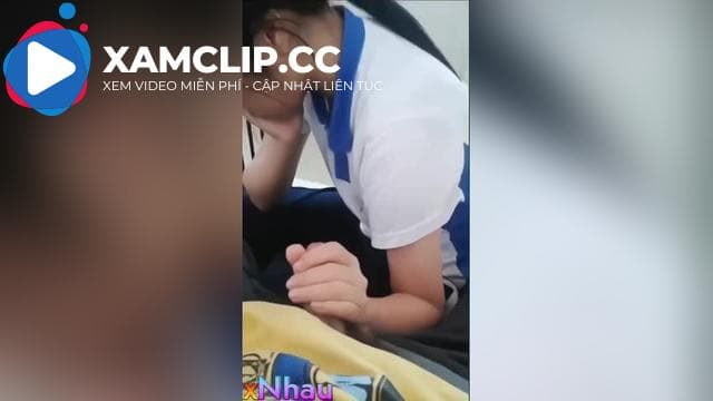 Em gái mới học về đã đòi bú cặc của tôi