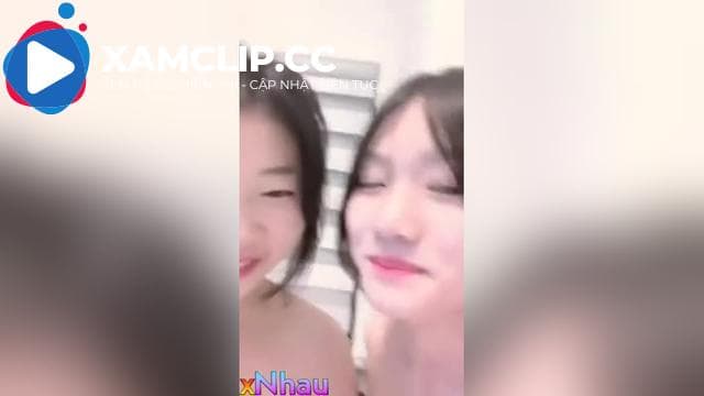 Hai em gái dễ thương