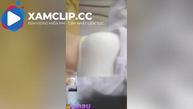 Gửi nhầm clip show vú lên nhóm lp cực dâm